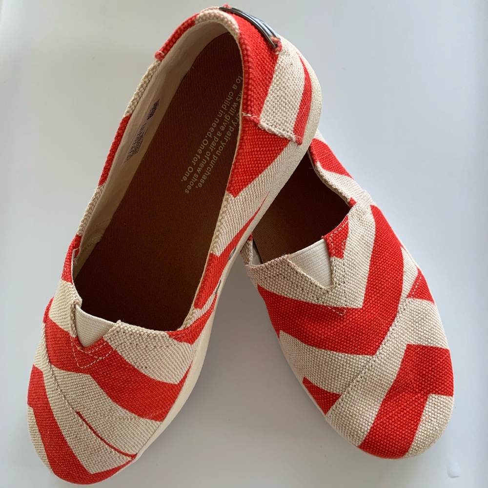 Burnt orange and tan burlap Toms - size 8
